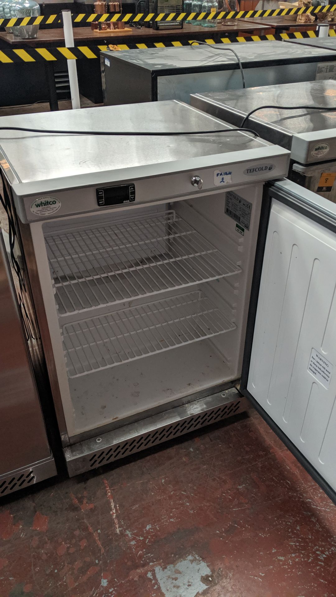 Tefcold silver under counter fridge model UR200S IMPORTANT: Please remember goods successfully bid - Image 3 of 5