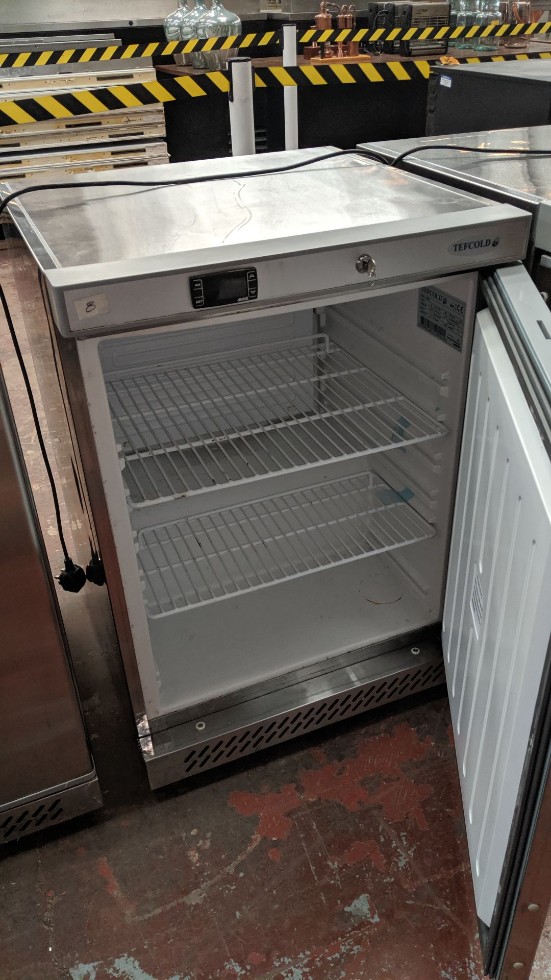 Tefcold silver under counter fridge model UR200S IMPORTANT: Please remember goods successfully bid - Image 3 of 5