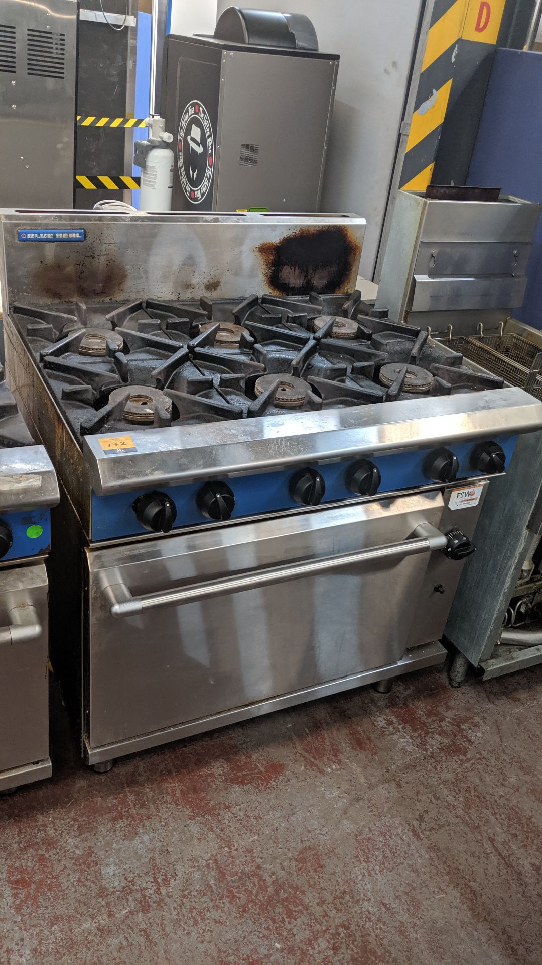 Blue Seal 6 ring gas oven - 9506DF IMPORTANT: Please remember goods successfully bid upon must be - Image 2 of 7