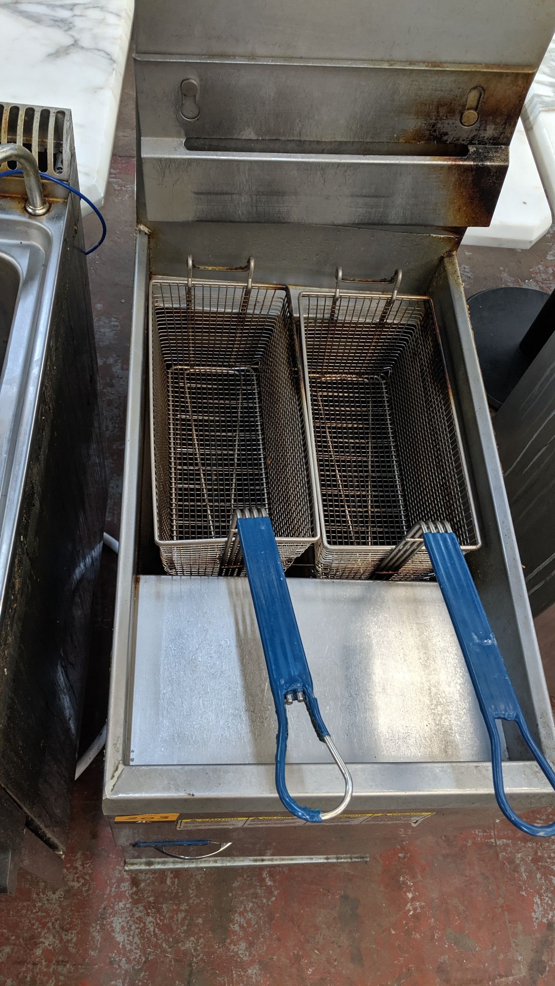 Pitco stainless steel floorstanding twin deep fat fryer, model 35c+ IMPORTANT: Please remember goods - Image 3 of 5