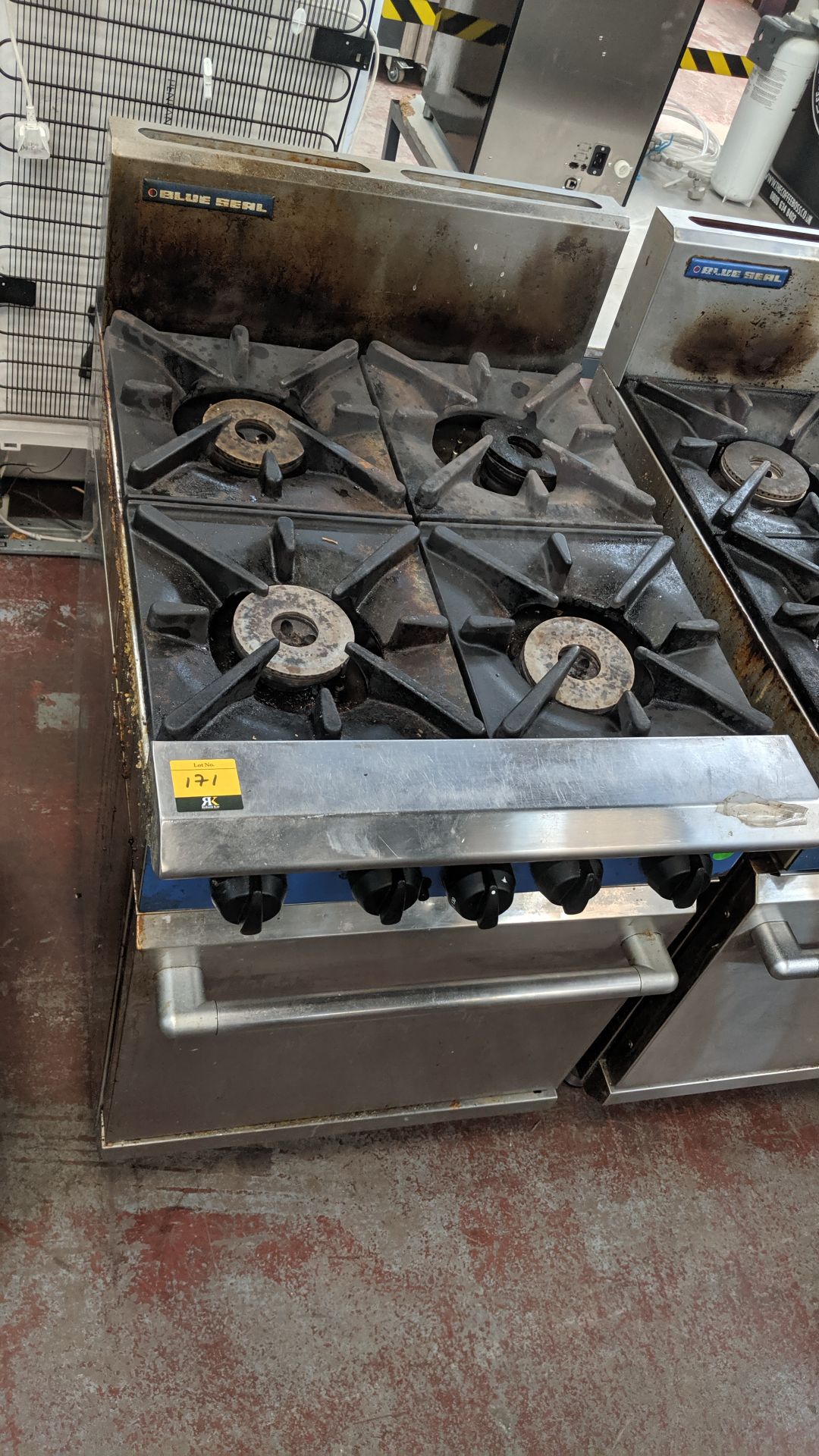 Blue Seal 4 ring gas oven - 9504DF IMPORTANT: Please remember goods successfully bid upon must be - Image 3 of 5