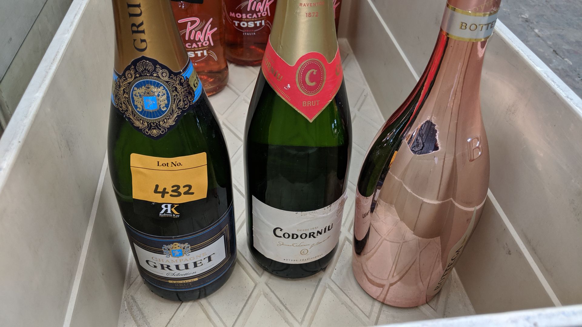 Mixed lot of sparkling wine comprising 1 off 75cl bottle of Gruet Brut French Champagne, 1 off - Image 2 of 2