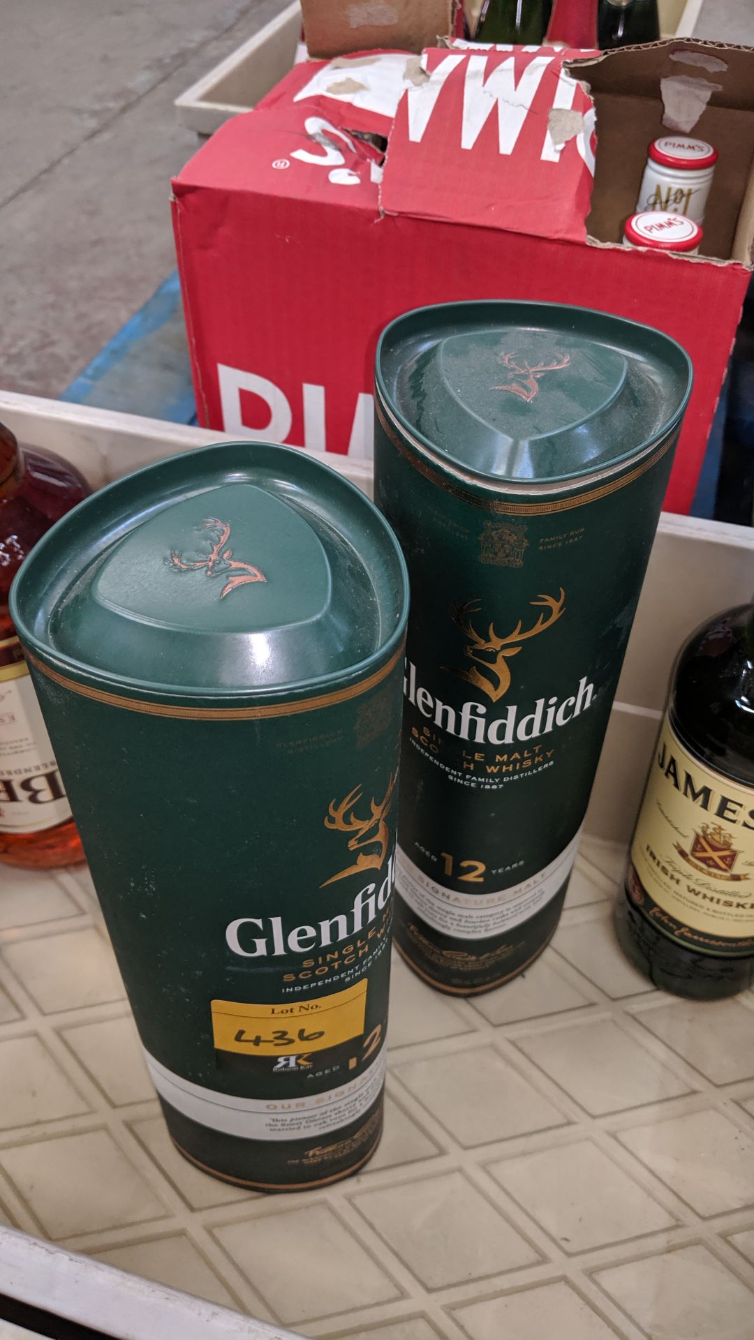 Mixed whisky lot comprising 2 off boxed 70cl bottles of Glenfiddich 12 year old single malt & 1 - Image 2 of 3