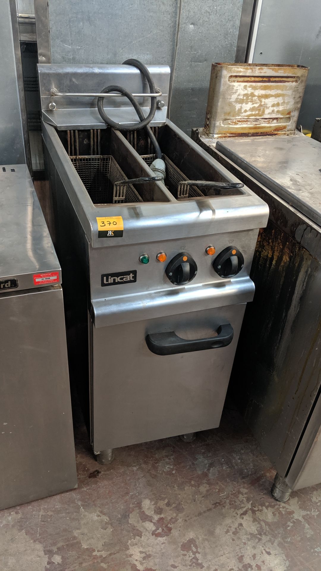 Lincat OE7105 floorstanding stainless steel twin deep fat fryer IMPORTANT: Please remember goods - Image 2 of 4