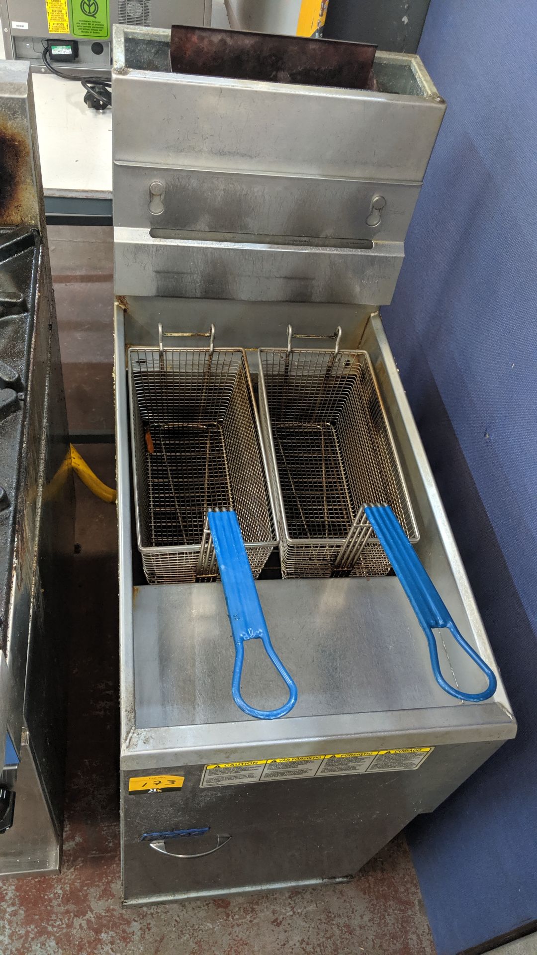 Pitco stainless steel floorstanding twin deep fat fryer, model 35c+ IMPORTANT: Please remember goods - Image 3 of 6