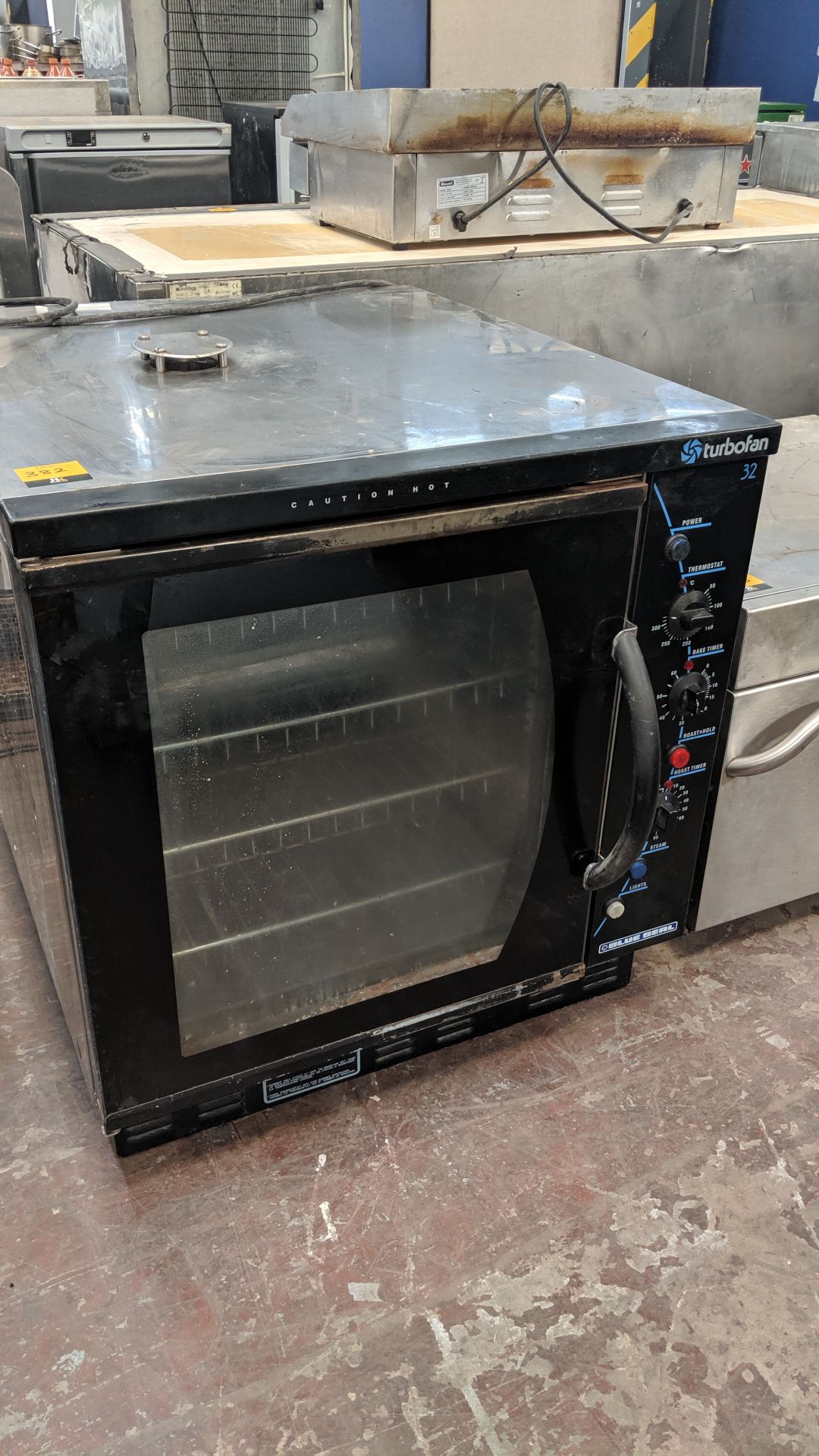 Blue Seal turbo fan 32 oven IMPORTANT: Please remember goods successfully bid upon must be paid - Image 3 of 5