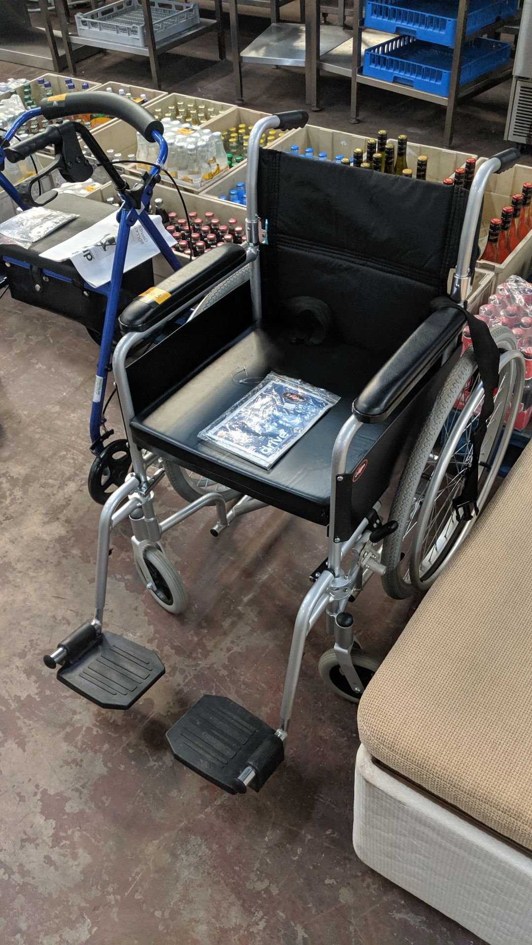 Drive Enigma lightweight aluminium wheelchair, including manual pack IMPORTANT: Please remember - Bild 3 aus 7