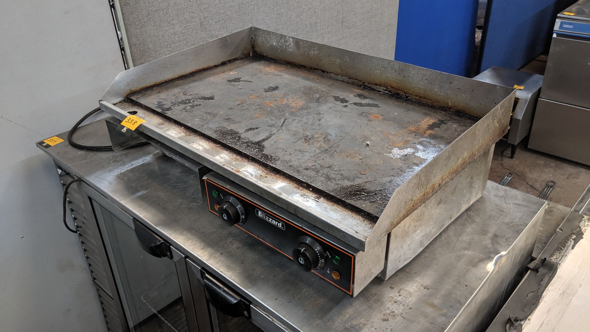 Blizzard benchtop plancha/griddle unit IMPORTANT: Please remember goods successfully bid upon must - Image 3 of 4