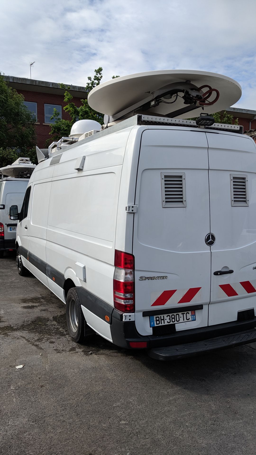 Mercedes 519 CDi 4 Camera (upgradable to 6) HD OB Van - Image 6 of 60