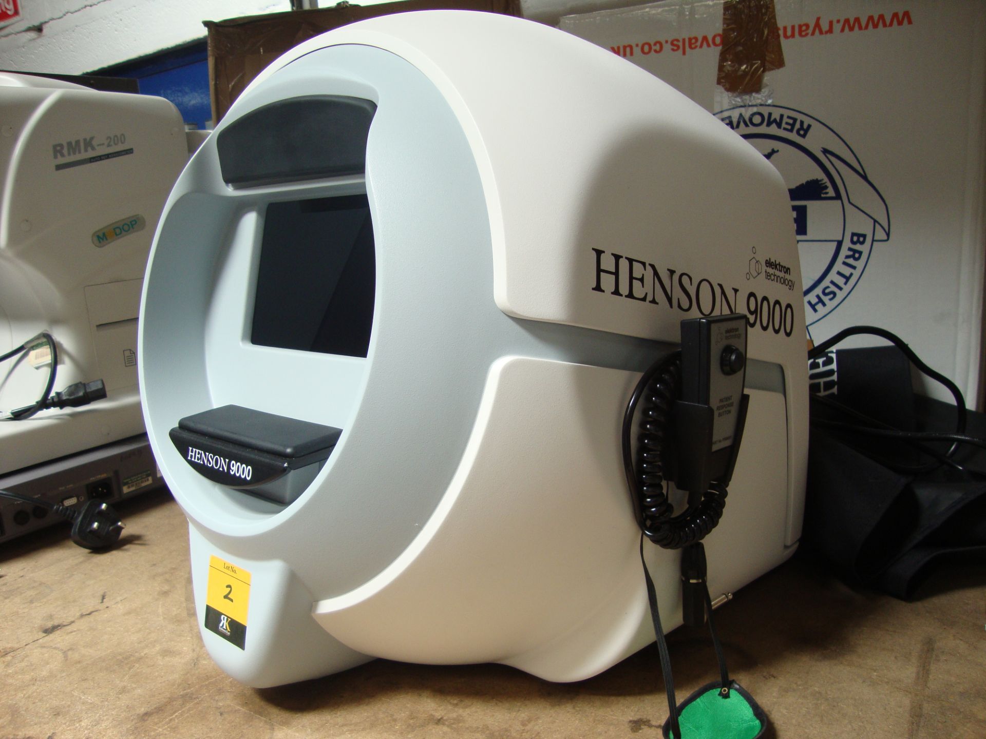 Henson 9000 visual field analyser (elektron technology) including hand-held wired remote plus eye - Image 2 of 4