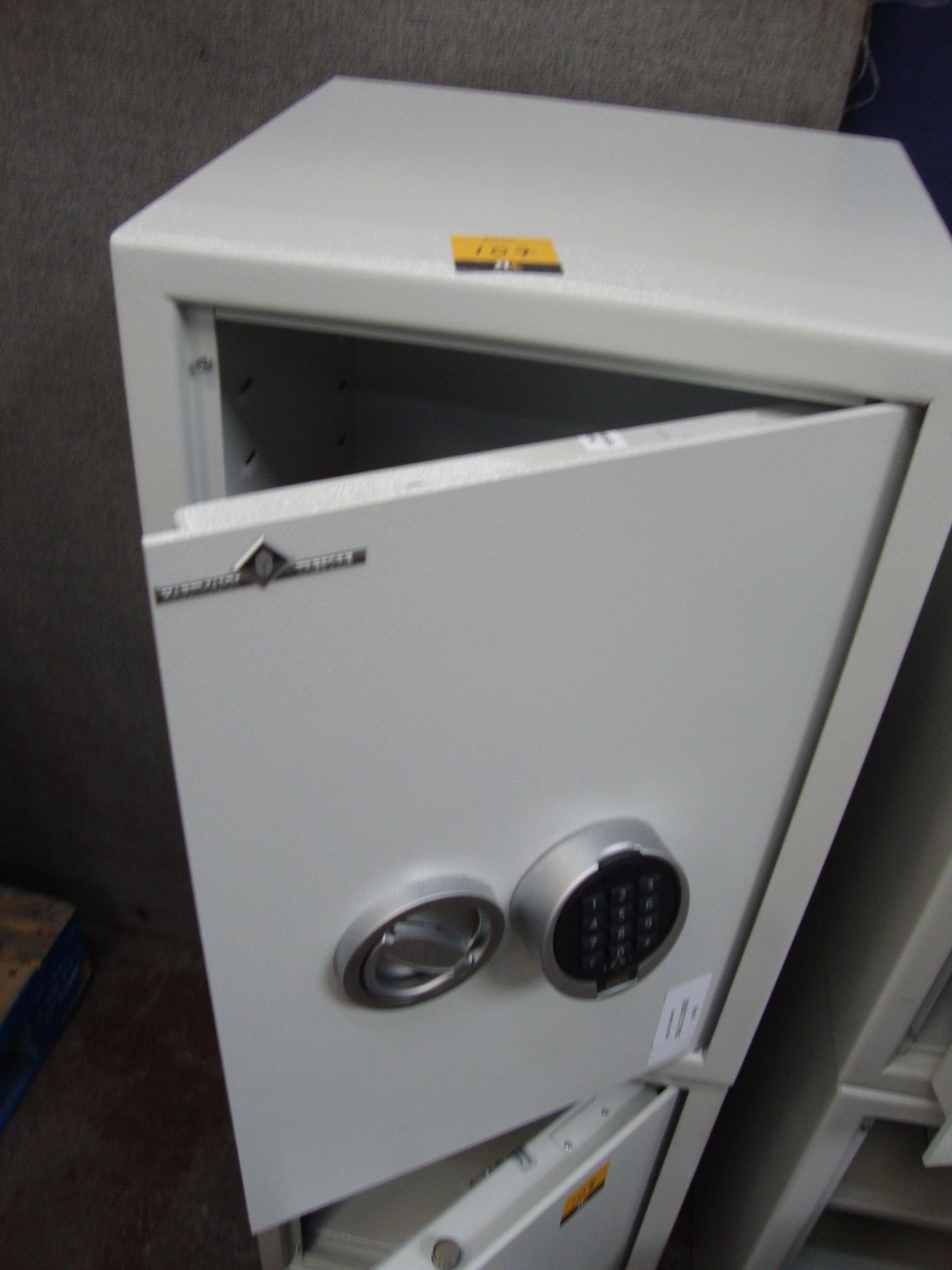 Hartmann Tresore model Bayreuth Class S2 high security safe, year of manufacture 2018. This lot