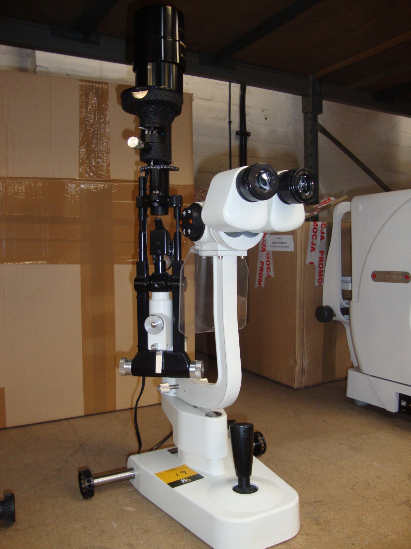 Slit lamp All the lots in this auction are being sold on behalf of Galaxy Optical as a result of