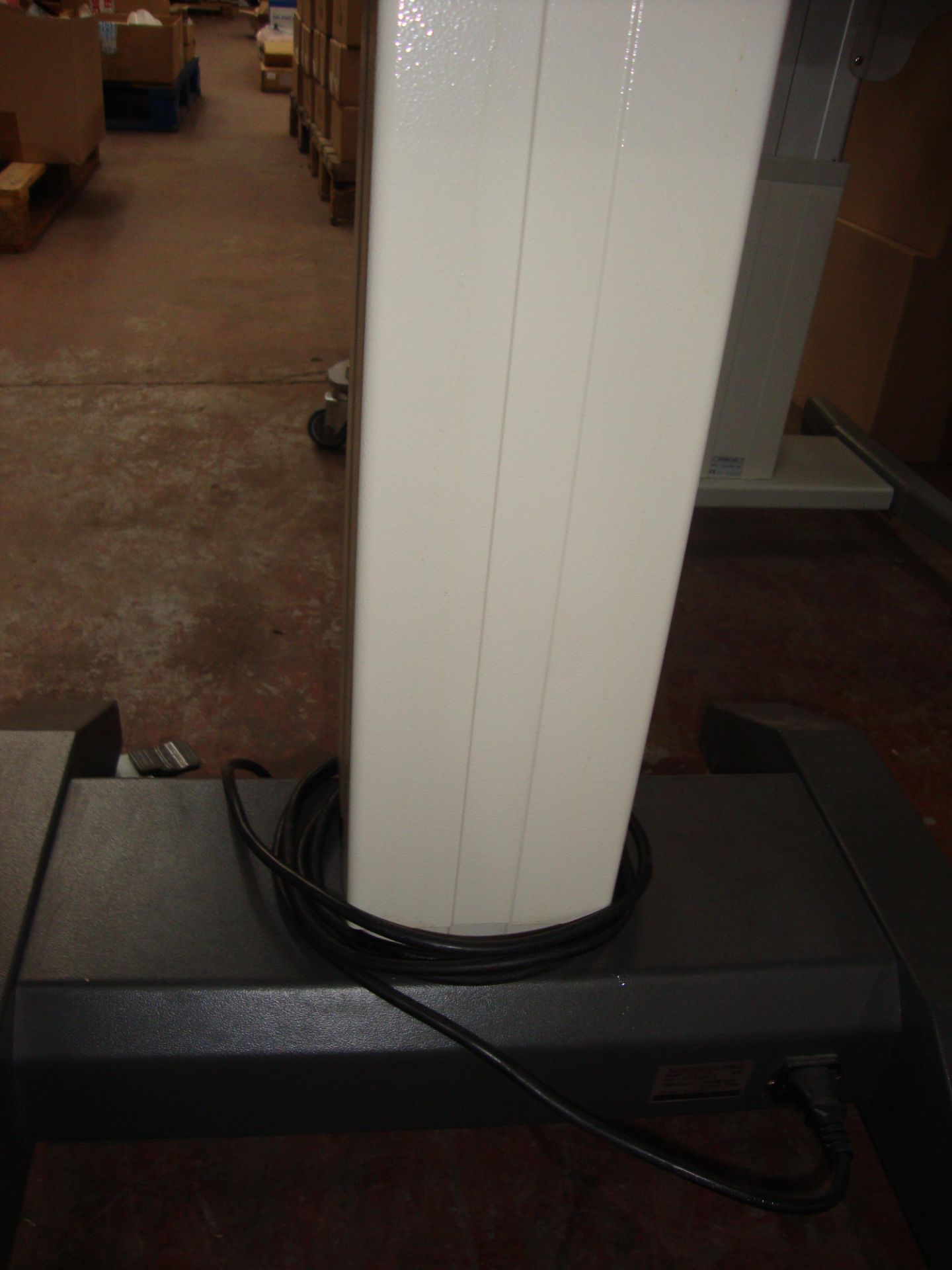 Electric/motorized table 910mm x 490mm All the lots in this auction are being sold on behalf of - Image 2 of 3