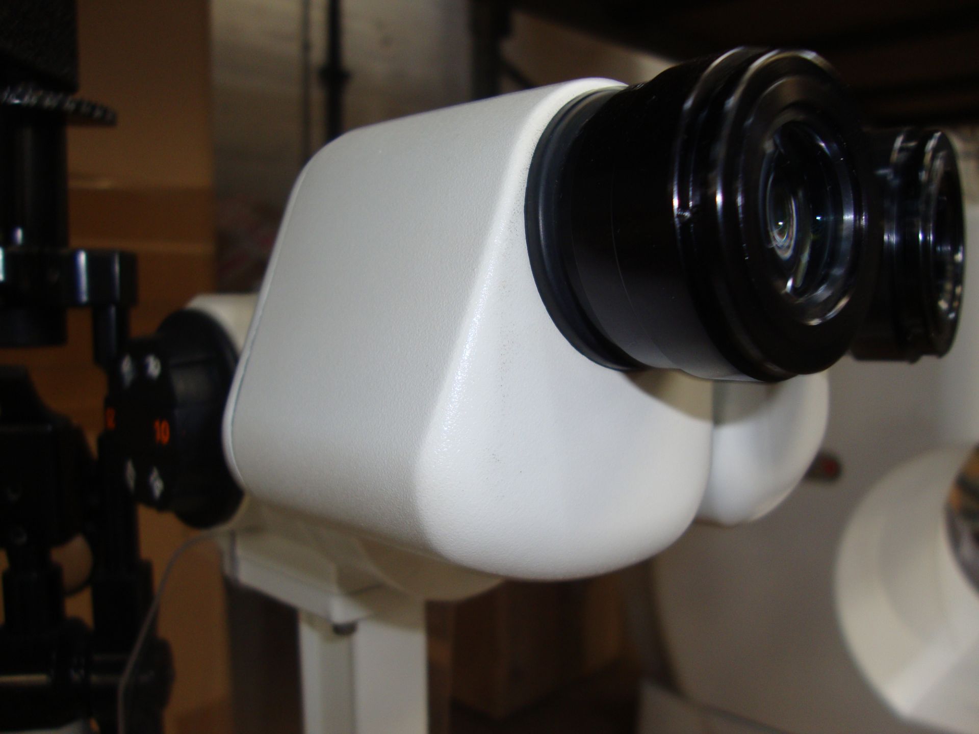 Slit lamp All the lots in this auction are being sold on behalf of Galaxy Optical as a result of - Image 2 of 4