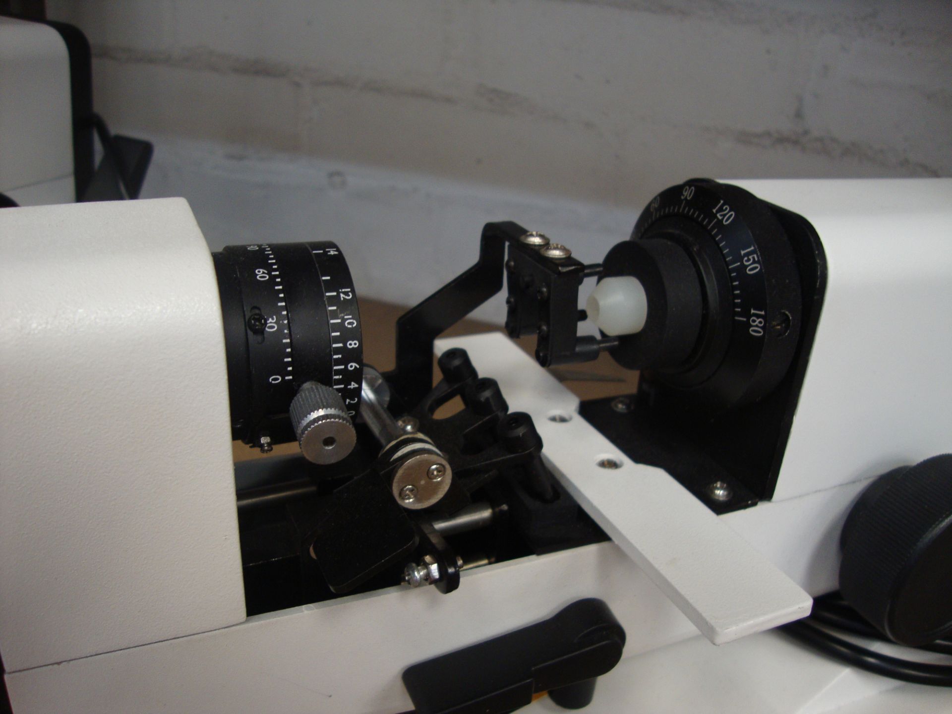 GJD-7 lensmeter All the lots in this auction are being sold on behalf of Galaxy Optical as a - Image 2 of 3