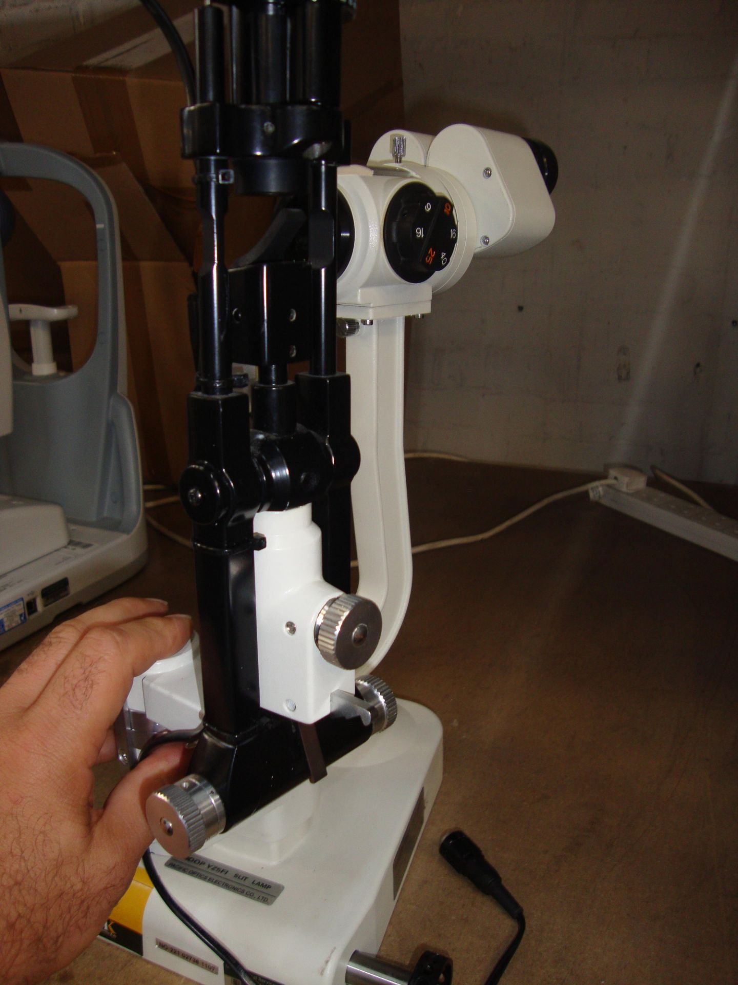 Pacific Optics model YZ5FI slit lamp All the lots in this auction are being sold on behalf of Galaxy - Image 4 of 4