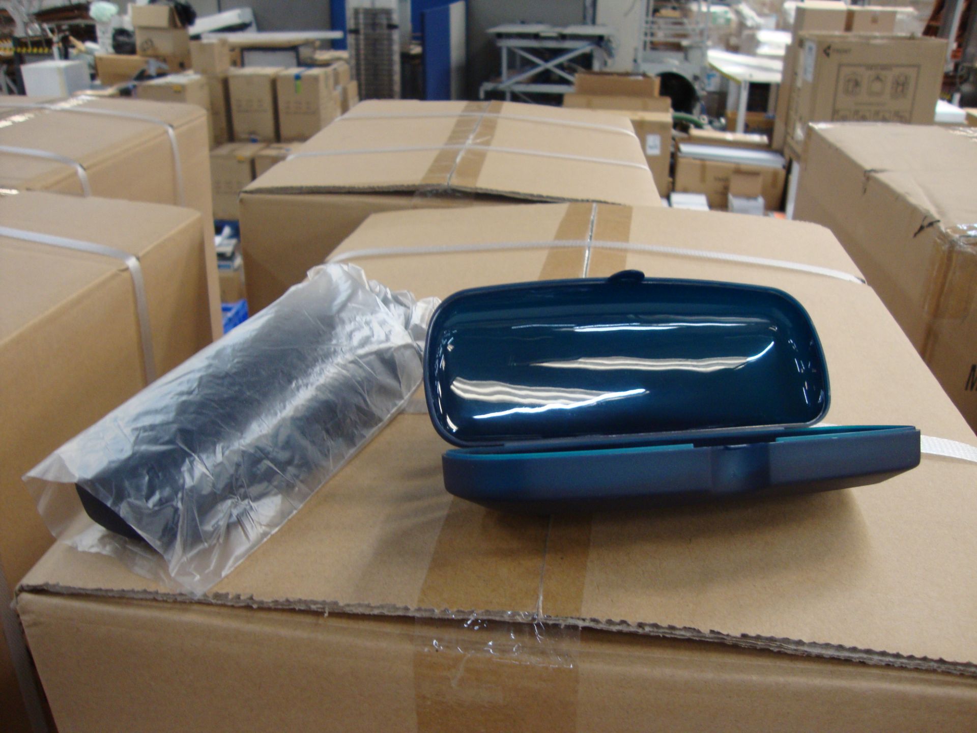 20 boxes containing a total of 2,000 dark blue plastic unbranded glasses/sunglasses cases All the - Image 2 of 3