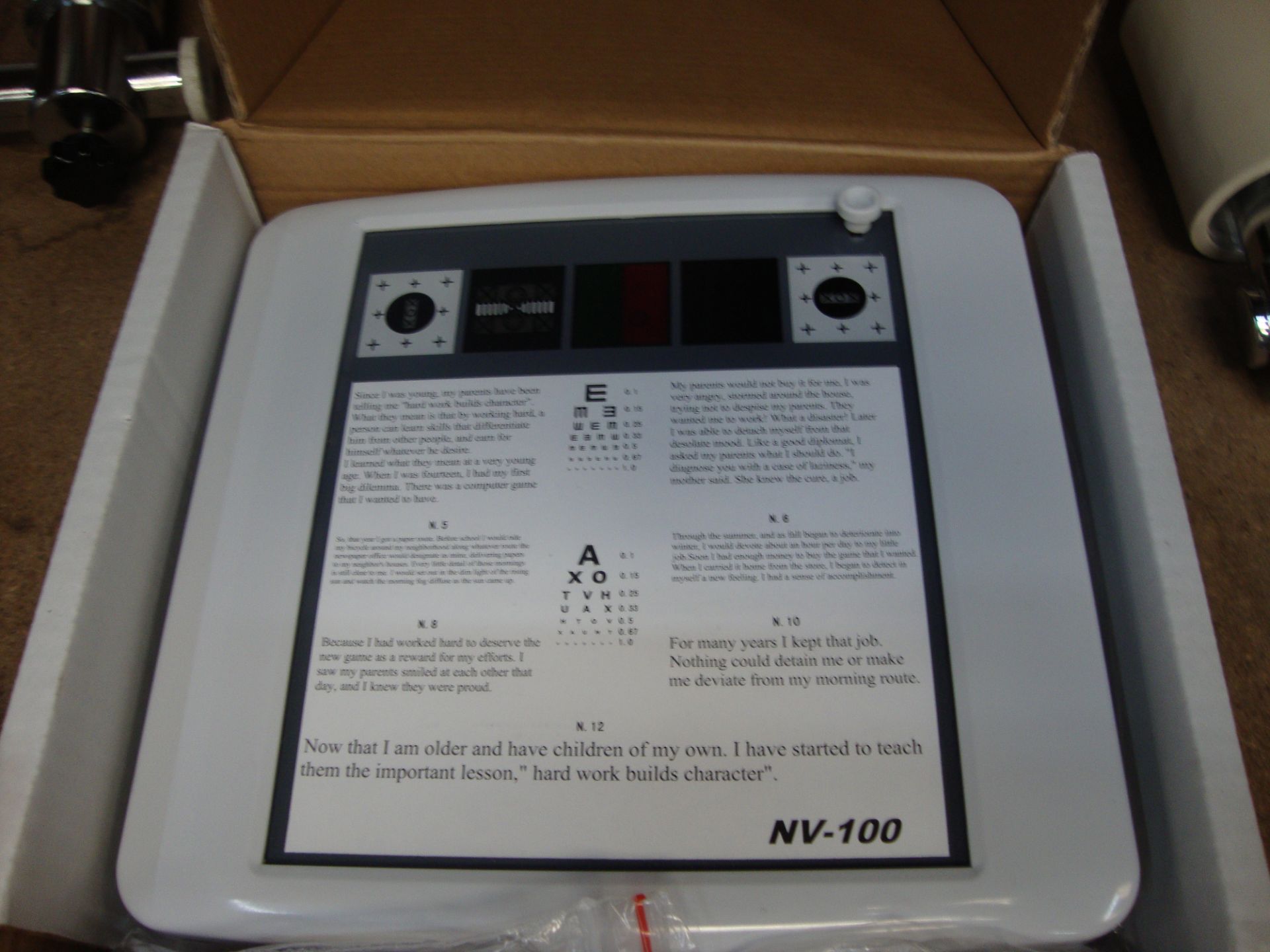 Model NV-100 near vision tester All the lots in this auction are being sold on behalf of Galaxy - Image 3 of 3