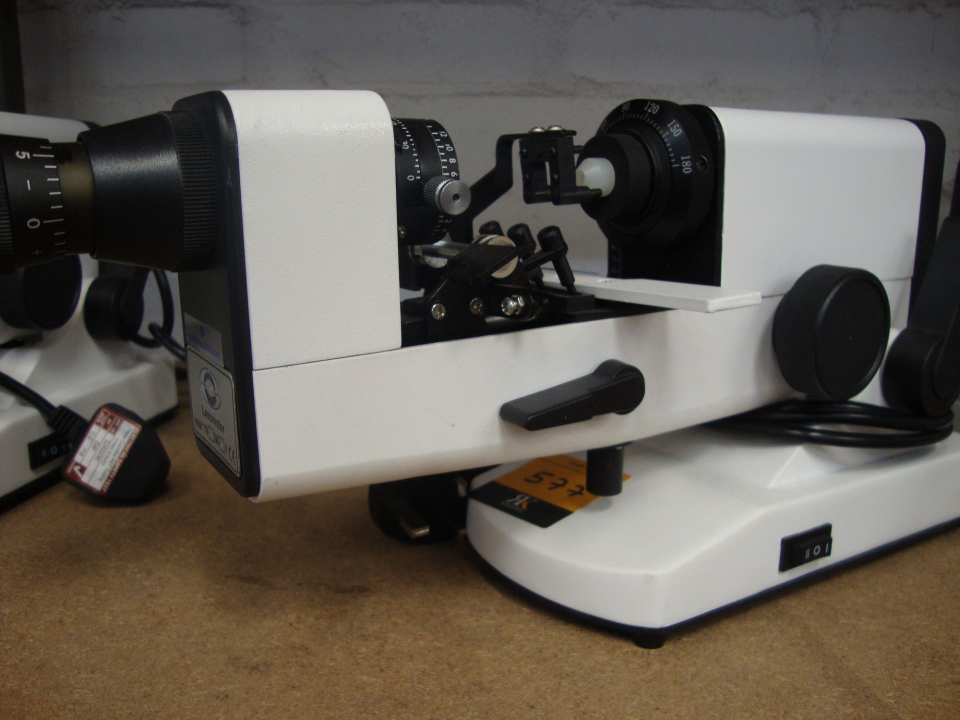 GJD-7 lensmeter All the lots in this auction are being sold on behalf of Galaxy Optical as a - Image 3 of 3