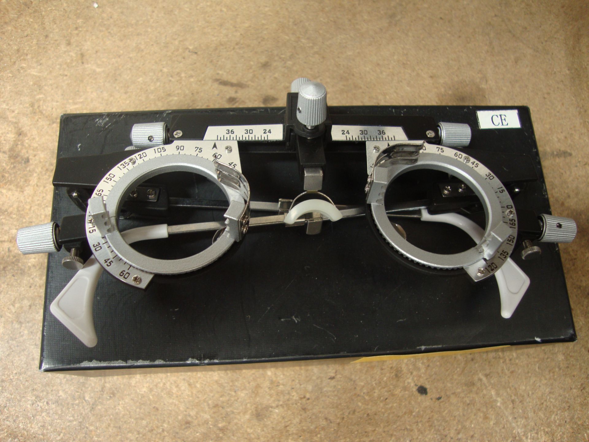 Oculus/trial lens frame All the lots in this auction are being sold on behalf of Galaxy Optical as a - Image 2 of 2