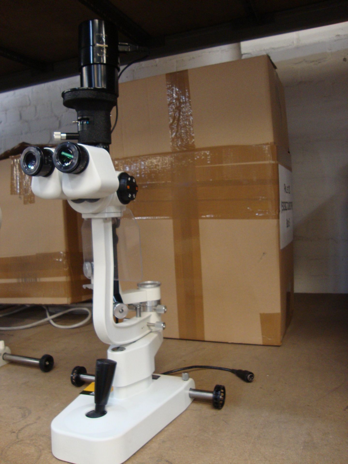 Slit lamp All the lots in this auction are being sold on behalf of Galaxy Optical as a result of - Image 3 of 4