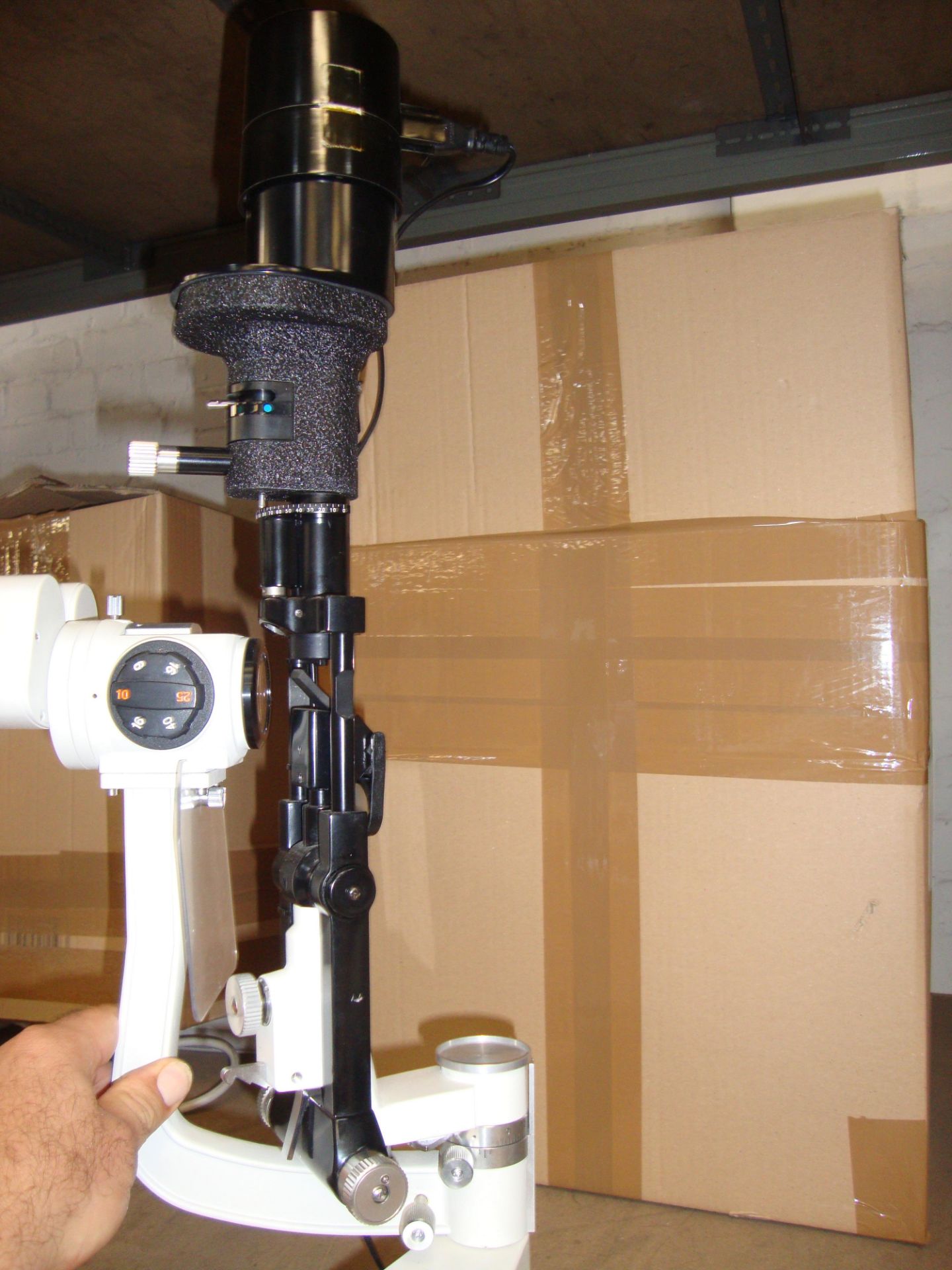 Slit lamp All the lots in this auction are being sold on behalf of Galaxy Optical as a result of - Image 4 of 4