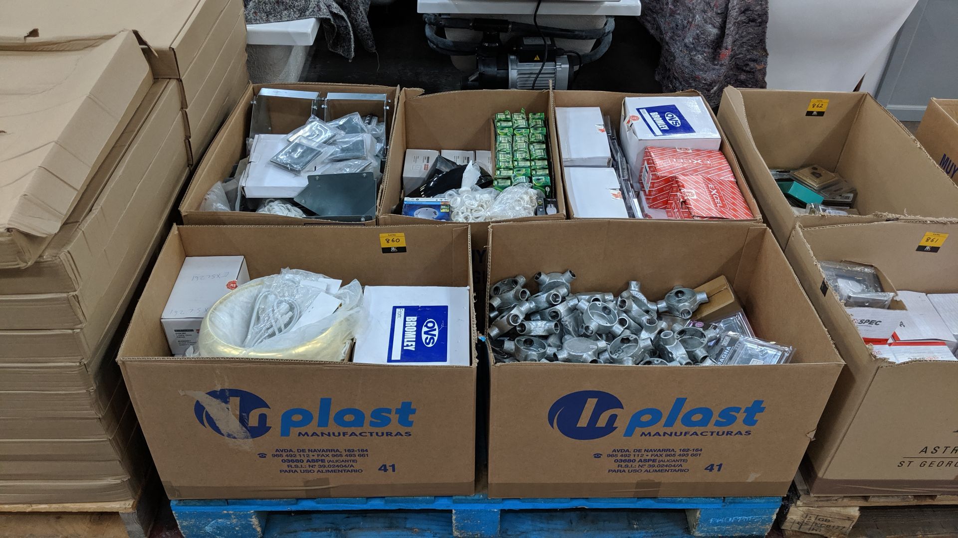 Contents of a pallet of assorted switches, sockets, junction boxes and other electrical products -