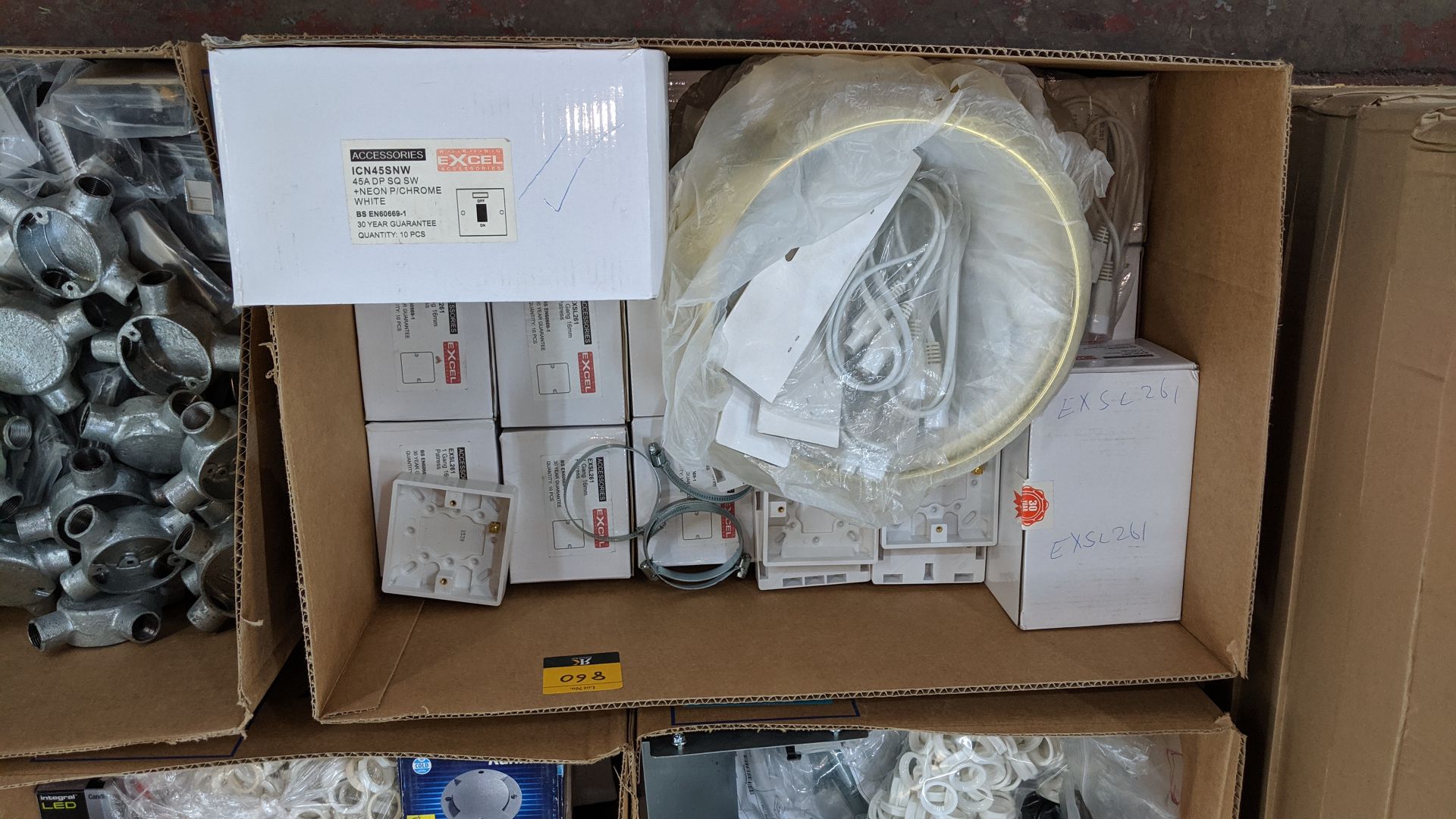 Contents of a pallet of assorted switches, sockets, junction boxes and other electrical products - - Image 3 of 7