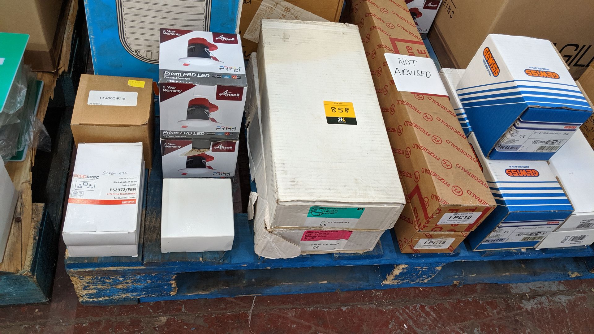 Contents of a pallet of assorted lighting and other electrical products - pallet excluded IMPORTANT: - Image 3 of 7