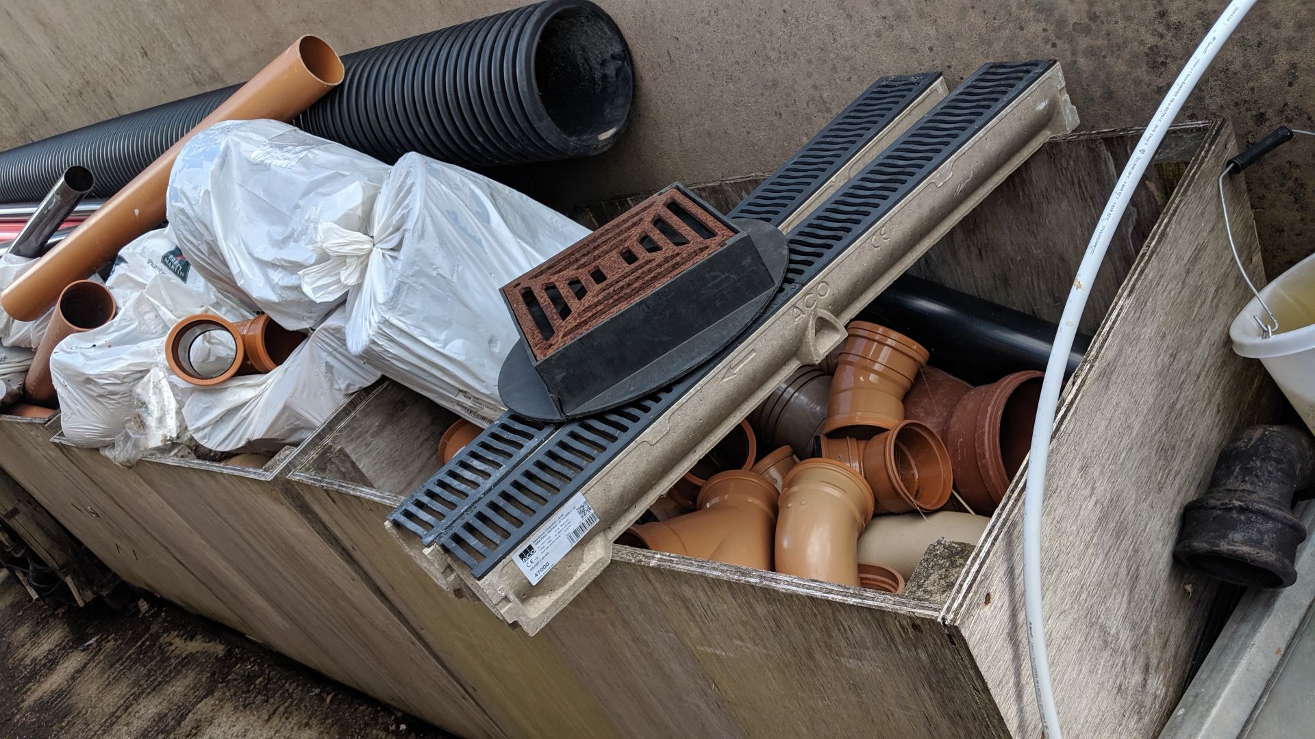 Complete contents of the yard (excluding the two dust extractors and the panels of building cladding - Image 48 of 65