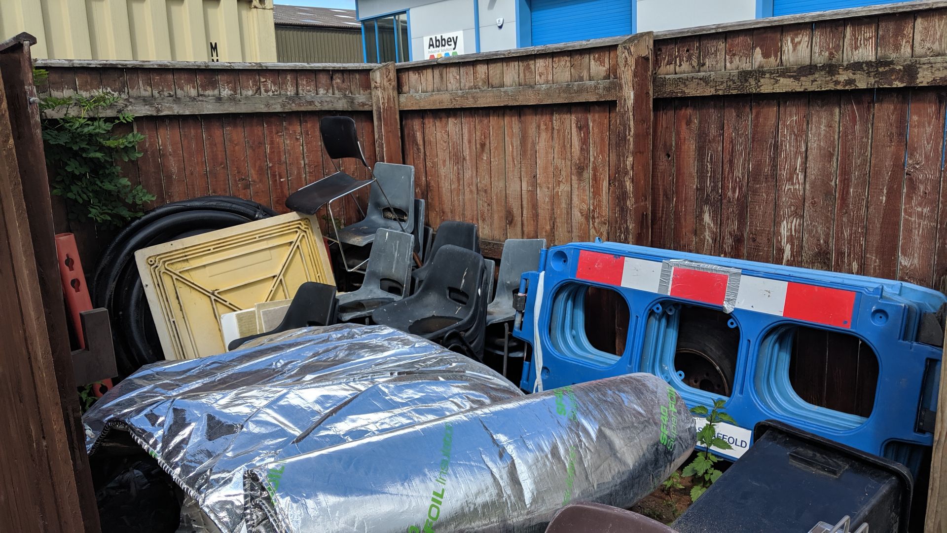 Complete contents of the yard (excluding the two dust extractors and the panels of building cladding - Image 33 of 65