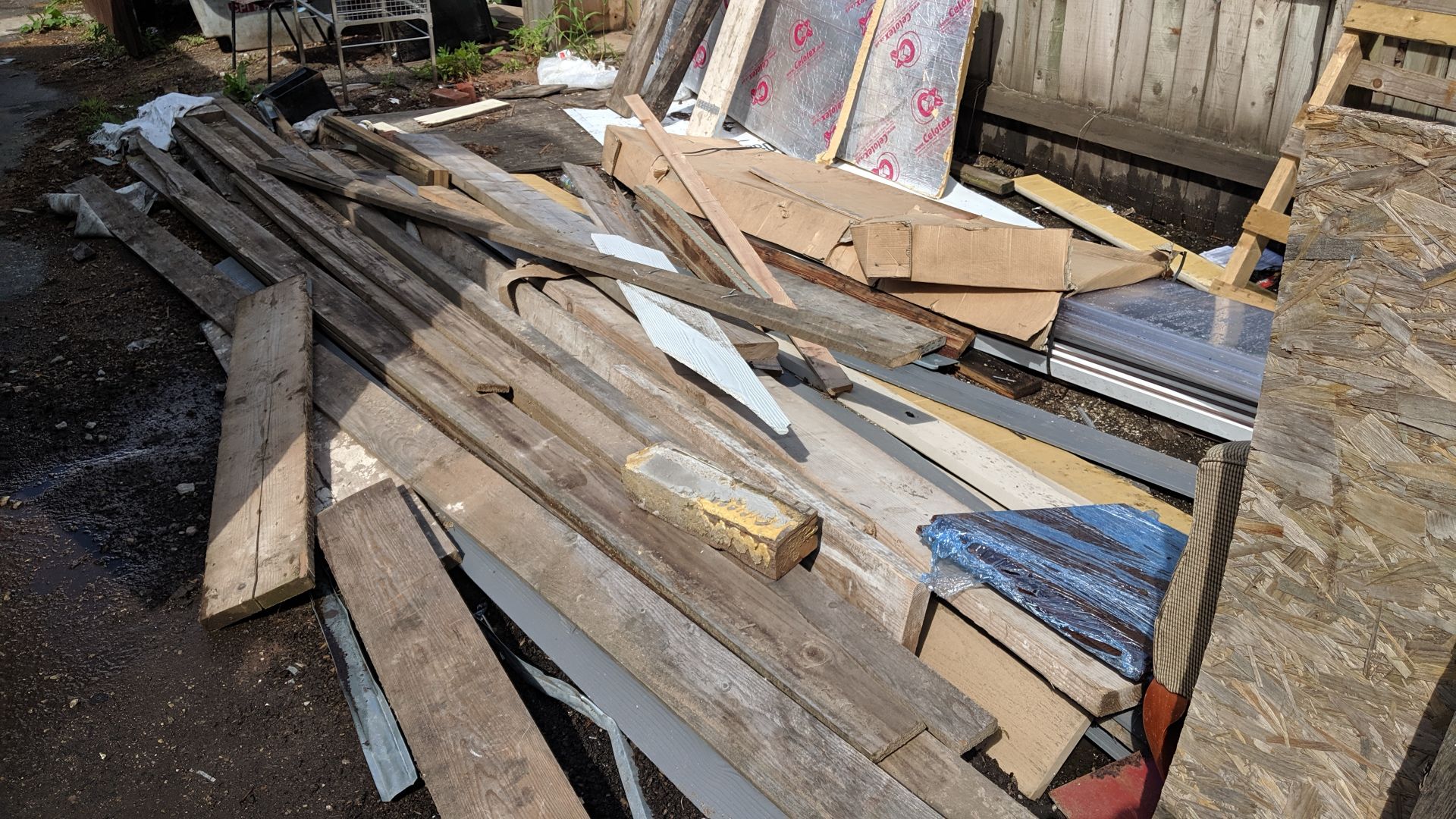 Complete contents of the yard (excluding the two dust extractors and the panels of building cladding - Image 29 of 65