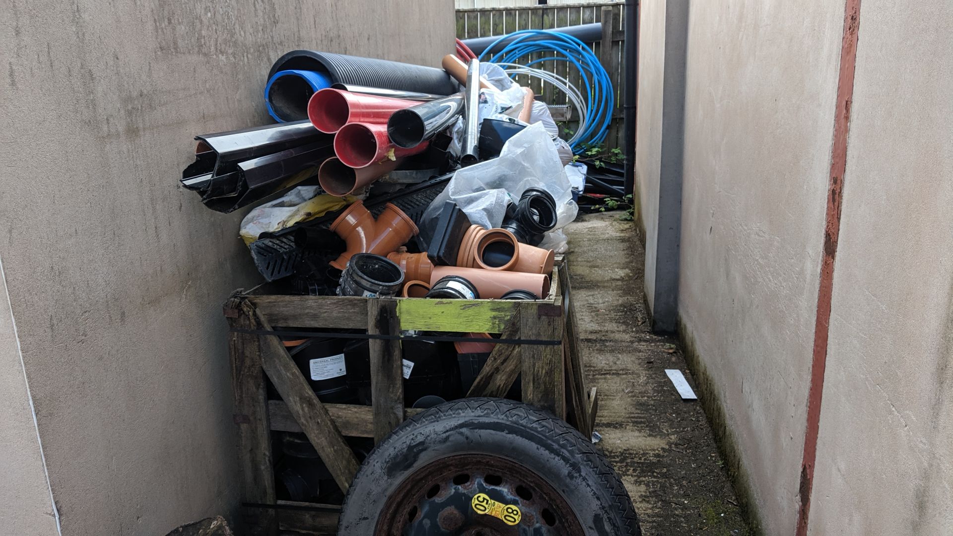 Complete contents of the yard (excluding the two dust extractors and the panels of building cladding - Image 54 of 65