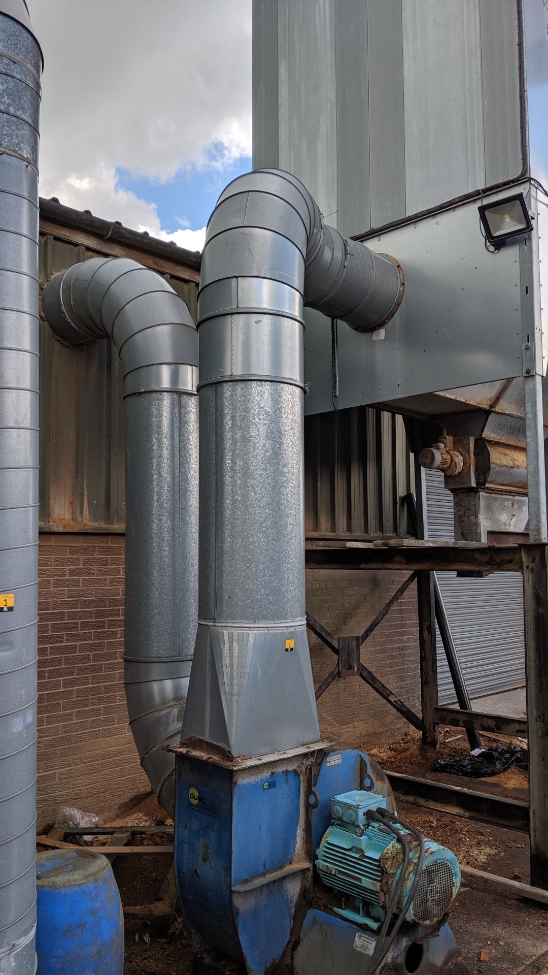 2 off large external dust extractors including ducting attached to each unit, running throughout the - Image 13 of 44