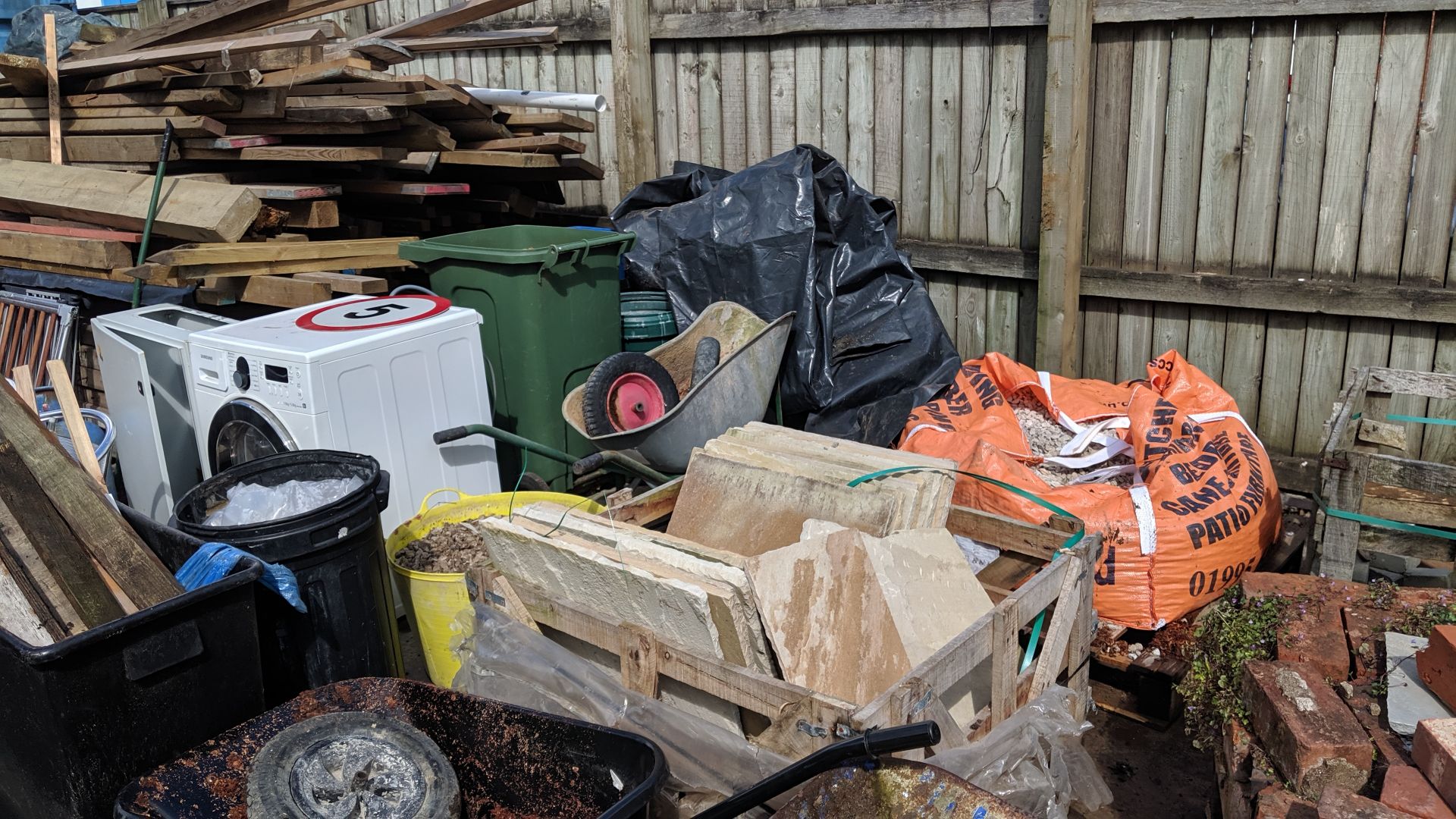 Complete contents of the yard (excluding the two dust extractors and the panels of building cladding - Image 22 of 65