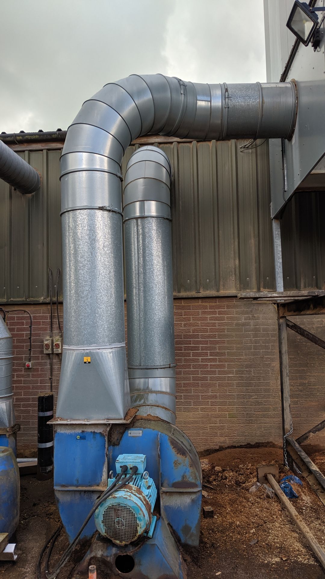 2 off large external dust extractors including ducting attached to each unit, running throughout the - Image 9 of 44