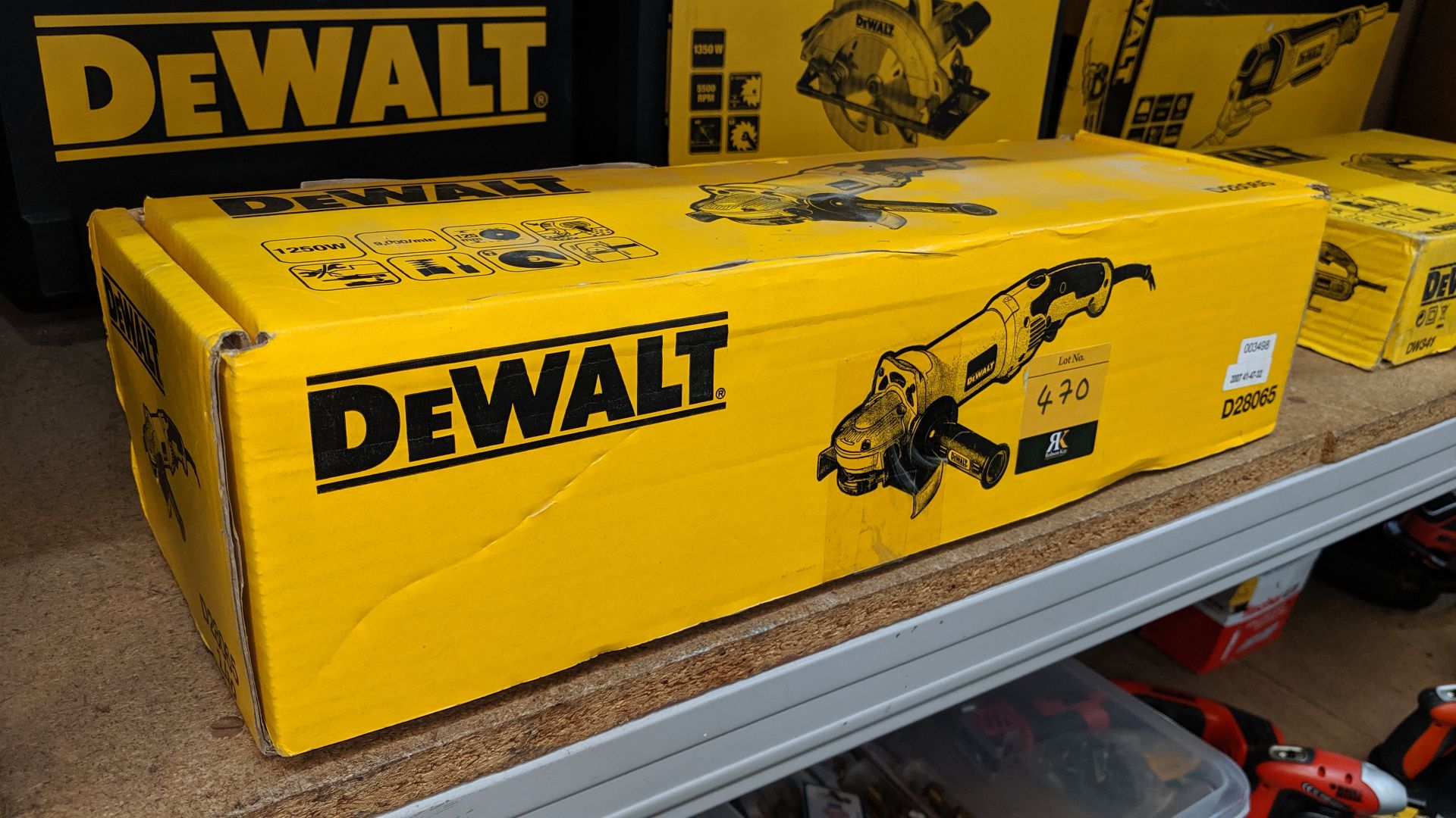 DeWalt D28065 angle grinder, 125mm, 1250W This is one of a number of lots from Rochdale Re-Tool