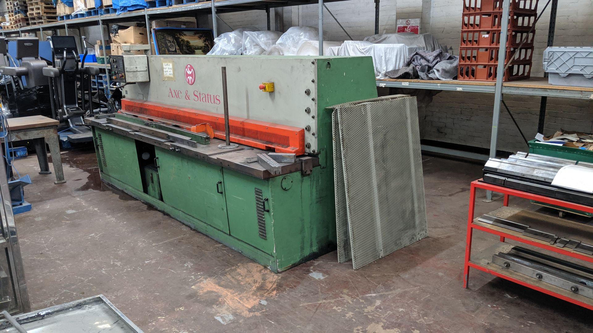 1997 Axe & Status hydraulic guillotine shear by Guifil, reference GHE-630, serial no. 024539  We