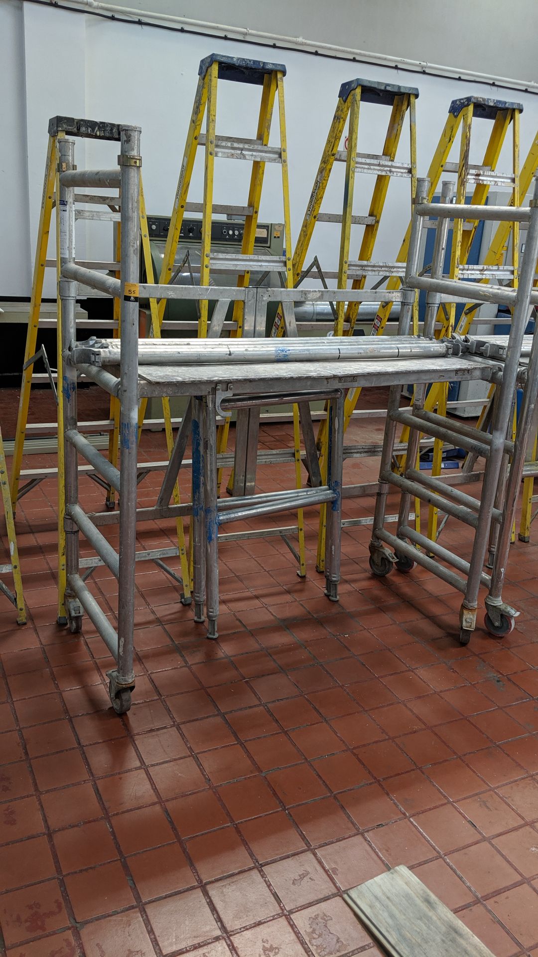 Compact mobile folding scaffold platform, comprising tower as assembled/pictured, 2 off extension - Image 3 of 7