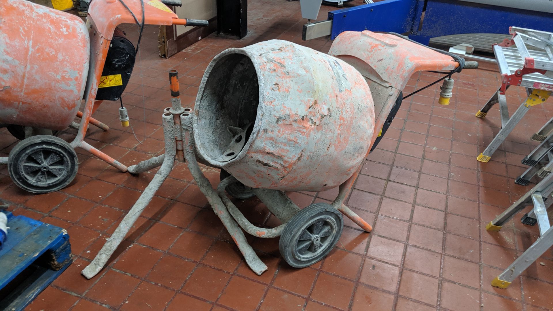 Belle mini mix 150 110V cement mixer, including separate static stand IMPORTANT: Please remember