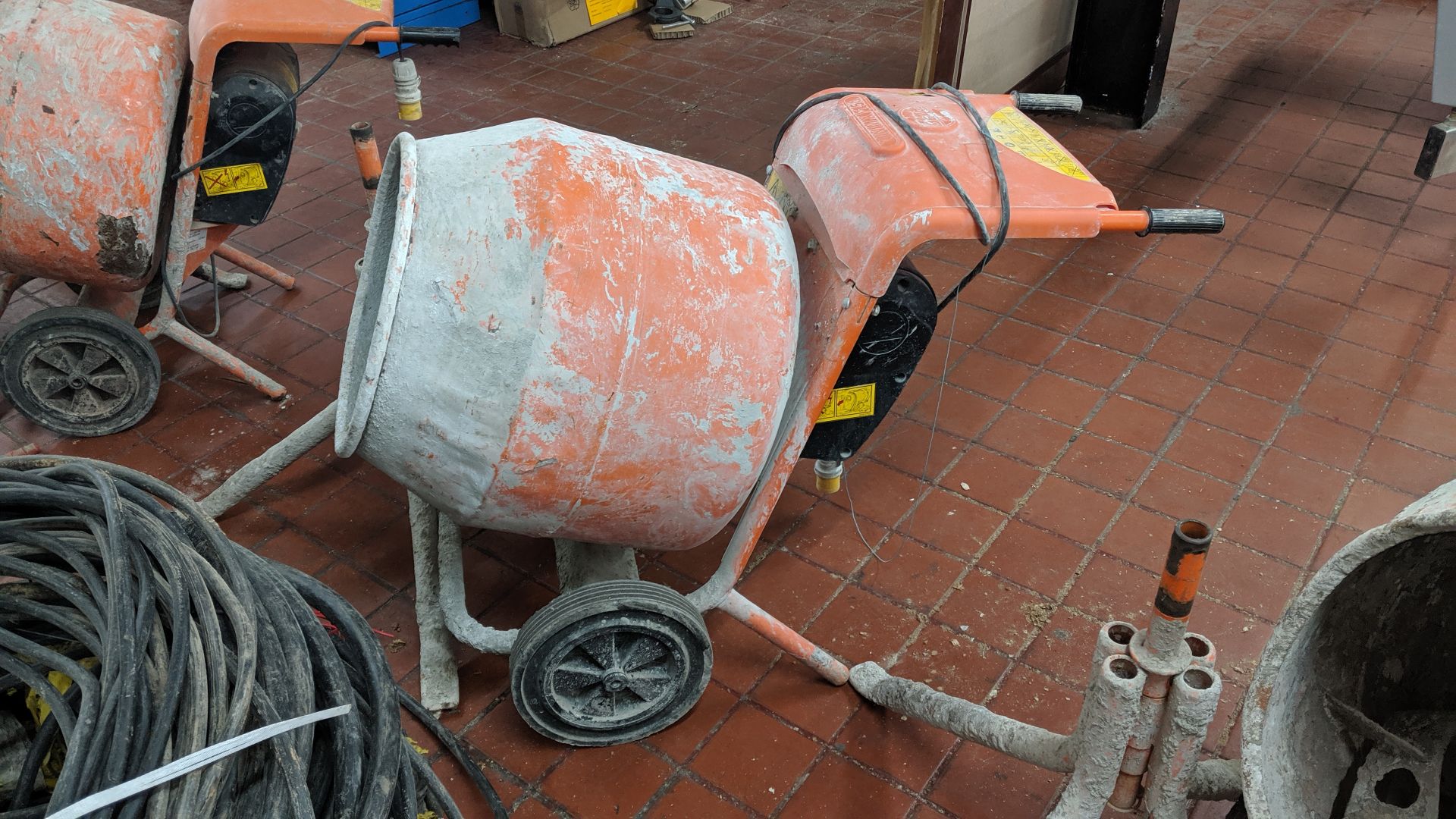 Belle mini mix 150 110V cement mixer, including separate static stand IMPORTANT: Please remember