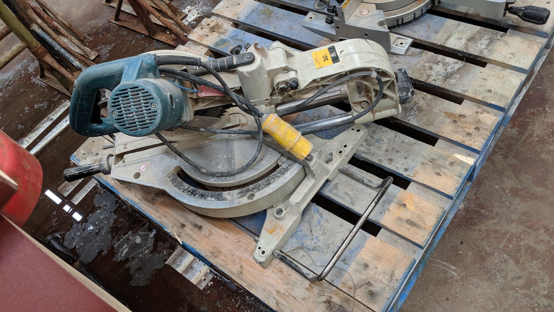 Makita 110V mitre saw model LS1013 IMPORTANT: Please remember goods successfully bid upon must be - Image 4 of 5