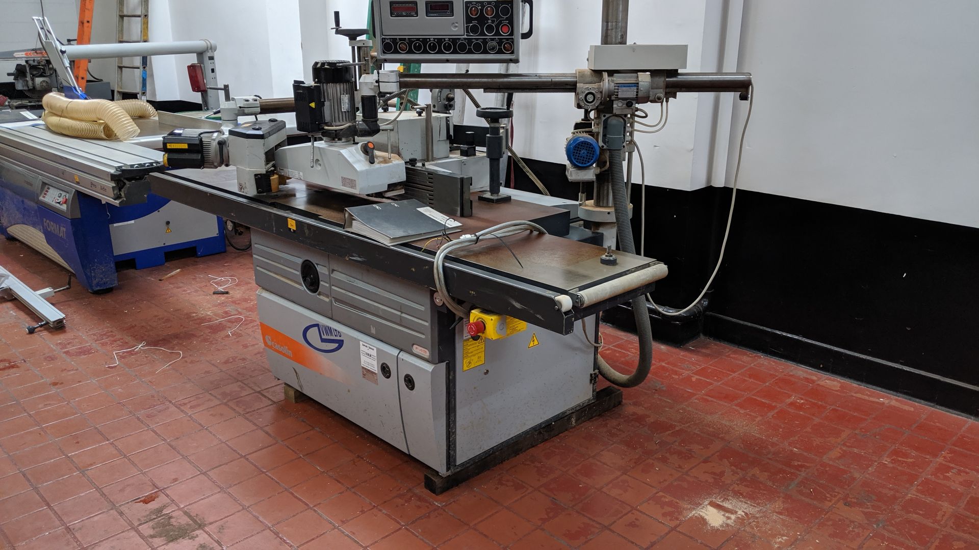 Casolin F45TK spindle moulder with swing out digital controller & twin power feeds IMPORTANT: Please - Image 2 of 13