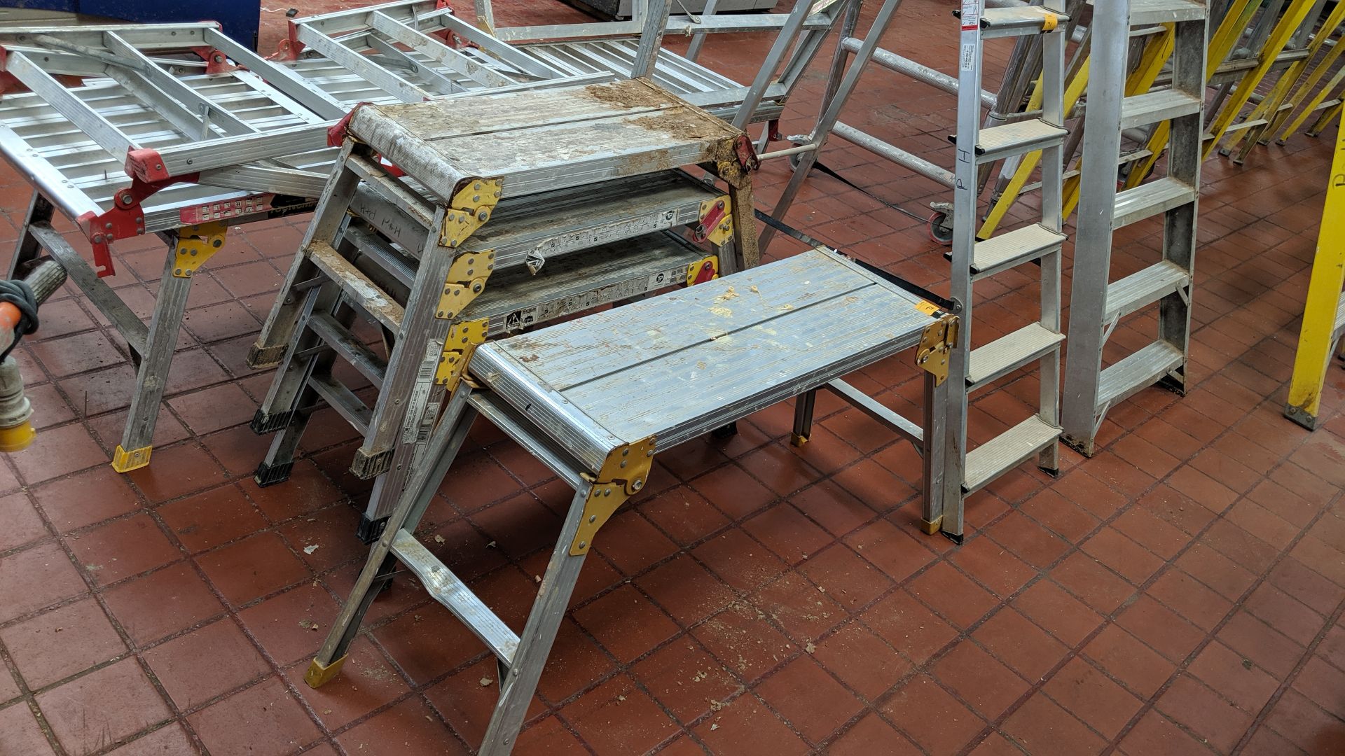 4 assorted folding workmen's platforms/steps IMPORTANT: Please remember goods successfully bid - Image 3 of 3