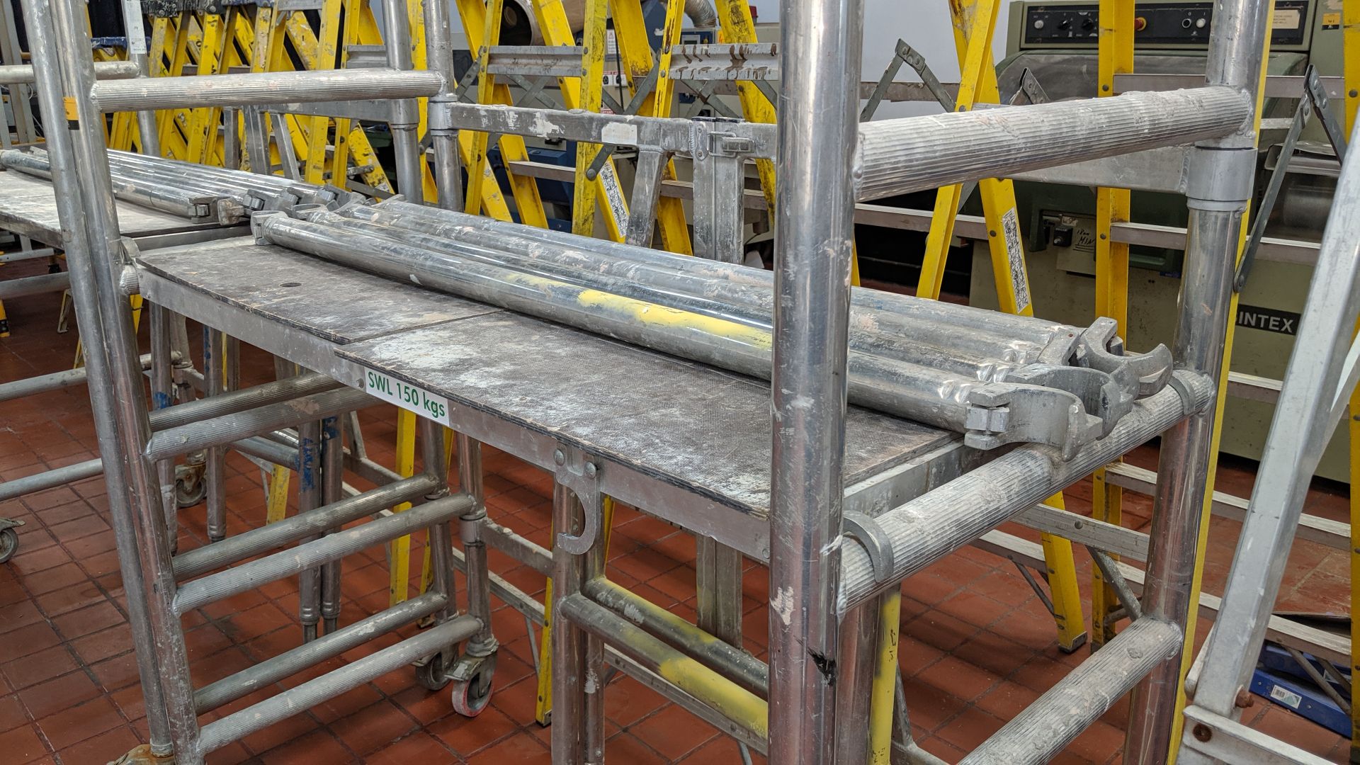 Compact mobile folding scaffold platform, comprising tower as assembled/pictured, 2 off extension - Image 6 of 7