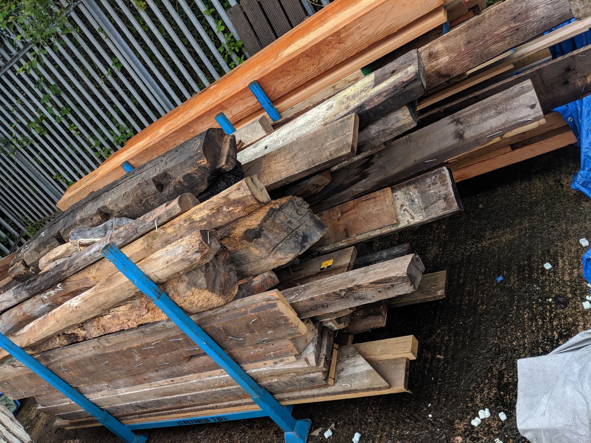 The contents of a pallet of assorted reclaimed timber. NB the stillage is excluded so the - Image 5 of 6