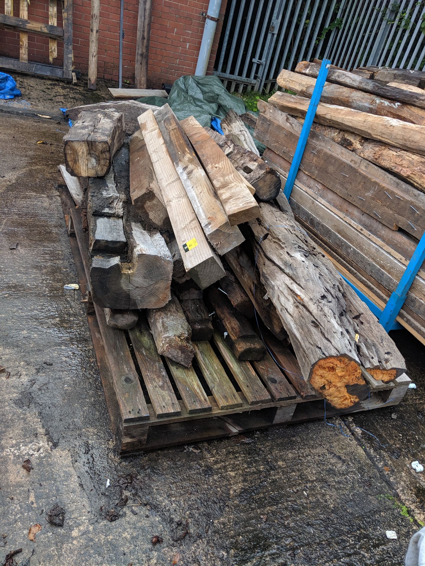 Pallet & contents of reclaimed timber IMPORTANT: Please remember goods successfully bid upon must be - Image 5 of 8