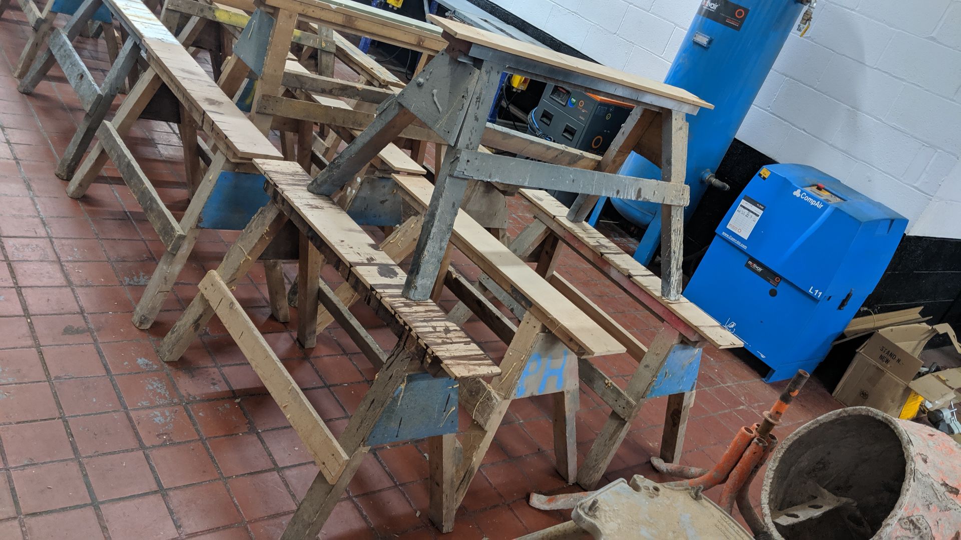 4 off wooden trestles each circa 1100mm x 660mm IMPORTANT: Please remember goods successfully bid - Image 2 of 3