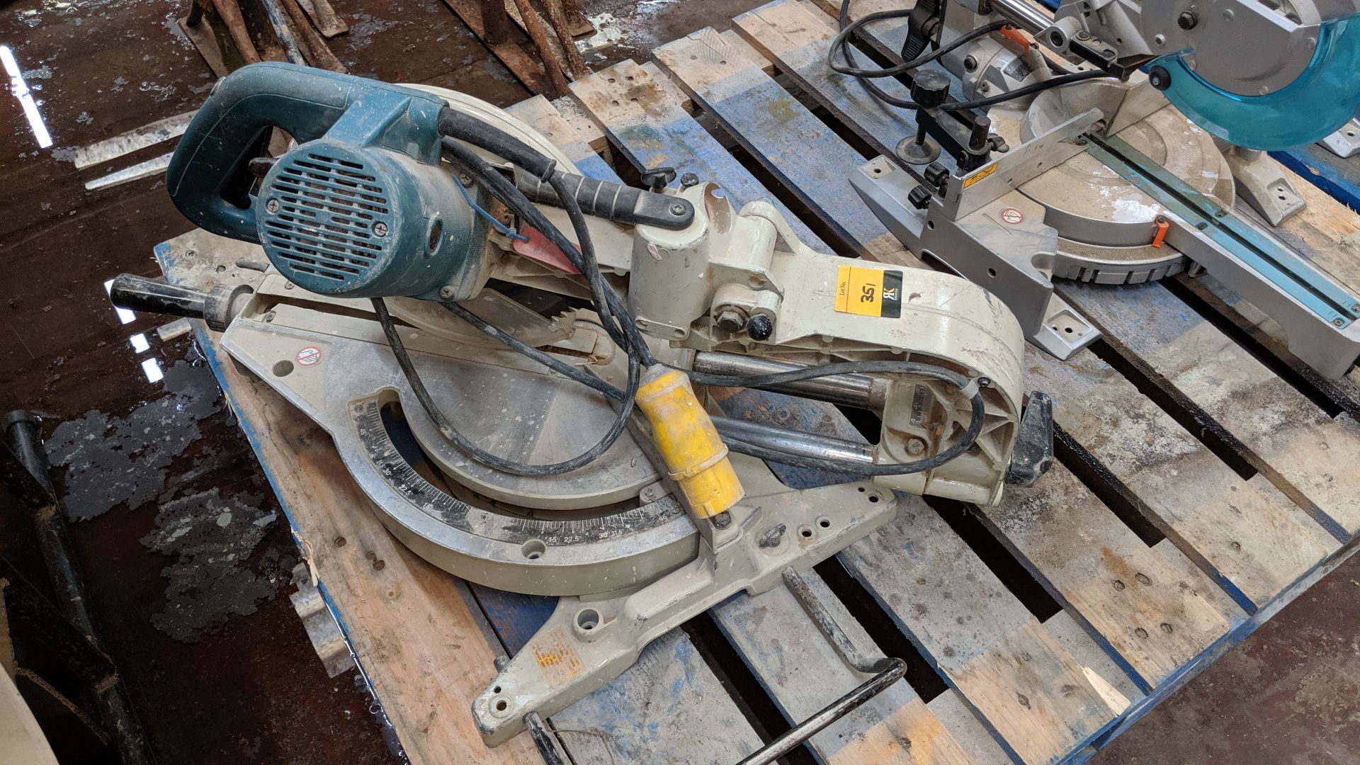 Makita 110V mitre saw model LS1013 IMPORTANT: Please remember goods successfully bid upon must be - Image 3 of 5