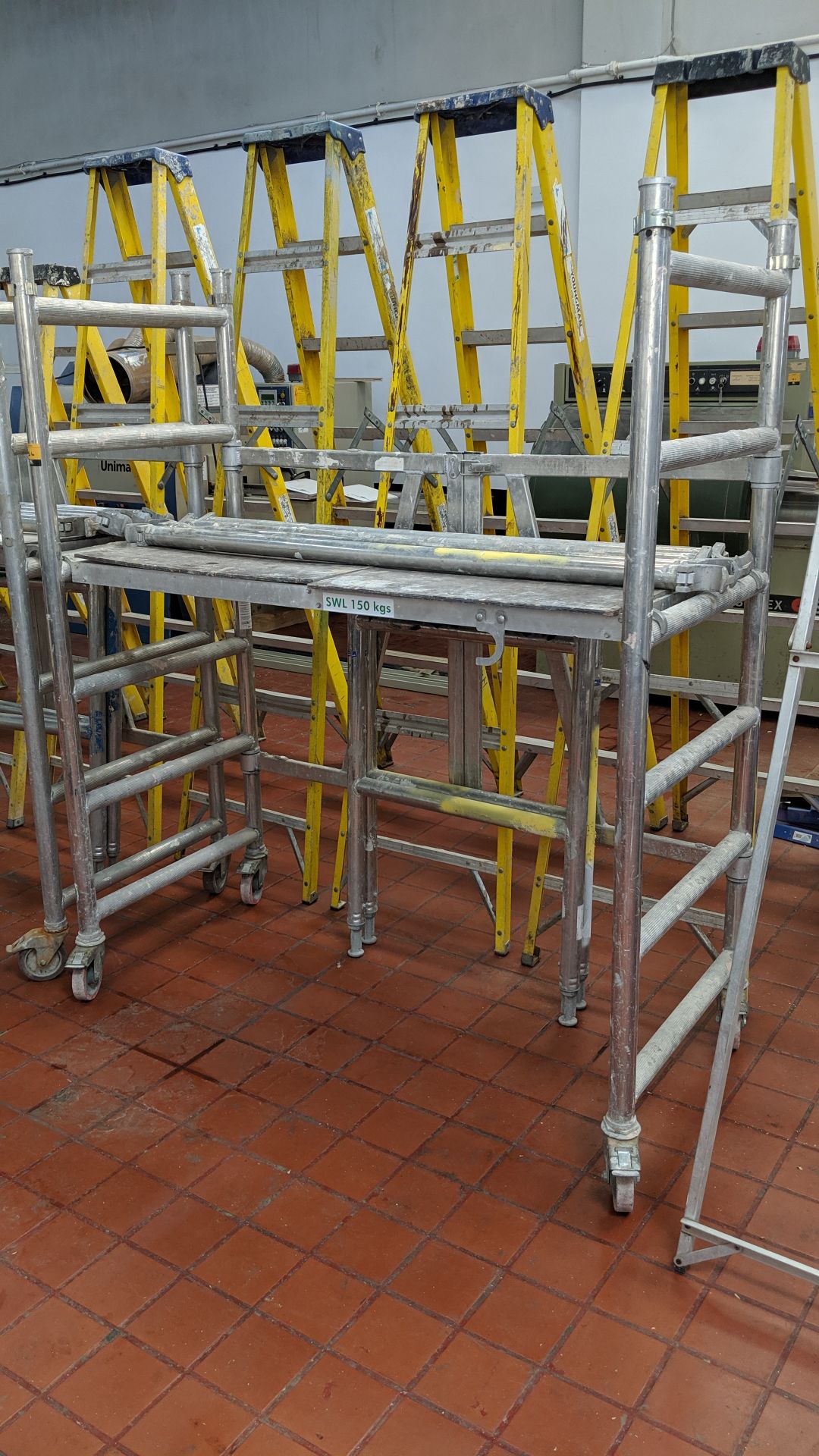 Compact mobile folding scaffold platform, comprising tower as assembled/pictured, 2 off extension - Image 4 of 7